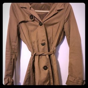 Classic trench coat in tan